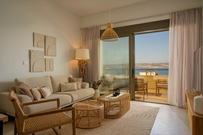 Ocean Bay Sea View Apartment, Pool, Brand New, 2B - B&B Kalyves