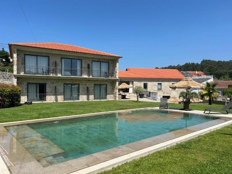 Paços do Douro, Chambre privée avec piscine - Bed and Breakfast Romariz