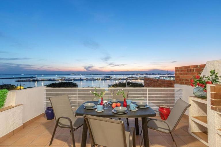 CASA FRENTE al MAR en Rosas, tranquilidad, Barbacoa, CÉNTRICA, fácil aparcamiento, WIFI, MUY amplia - Ferienwohnung Roses