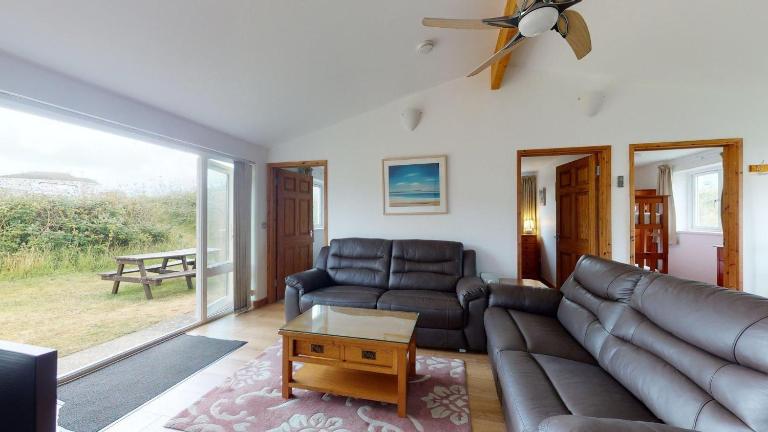 F26 Porthia, Riviere Towans - B&B Hayle
