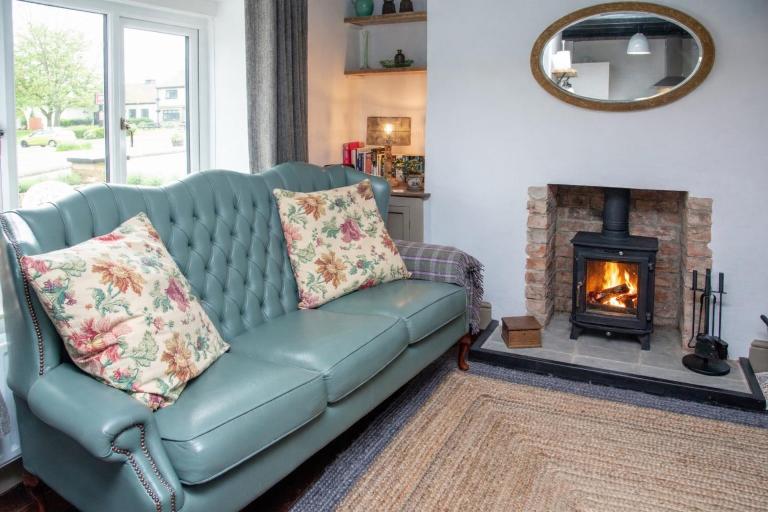 2-Bed Village Country Cottage with Free Parking and Pub - County Durham - B&B Newton Aycliffe