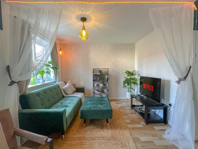 Perfect Booking 3 Bed Home in Central Bracknell - B&B Bracknell