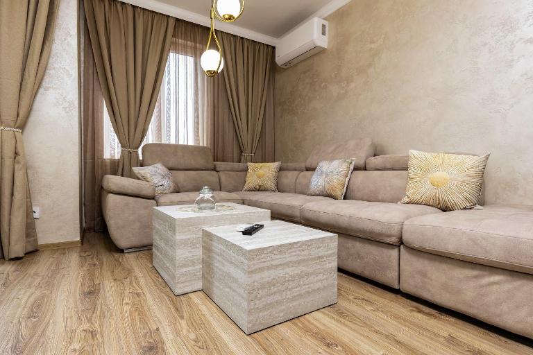 Sunny Modern 1BR Retreat with Cozy Balcony - B&B Filippopoli