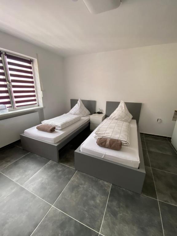 Modernes 1-Zimmer Apartment mit Küche und Bad - Chambres d'hôtes Merzig
