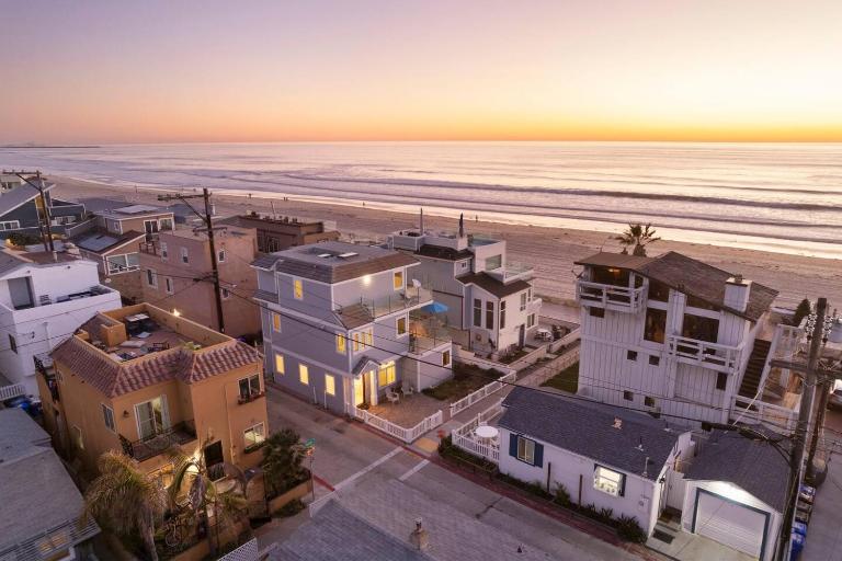The Mission Beach VIP- 3 Decks, AC, Steps to Sand! - B&B San Diego