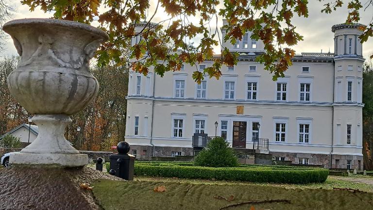 Apartamenty w Pałacu Lubiechowo - B&B Lubiechowo