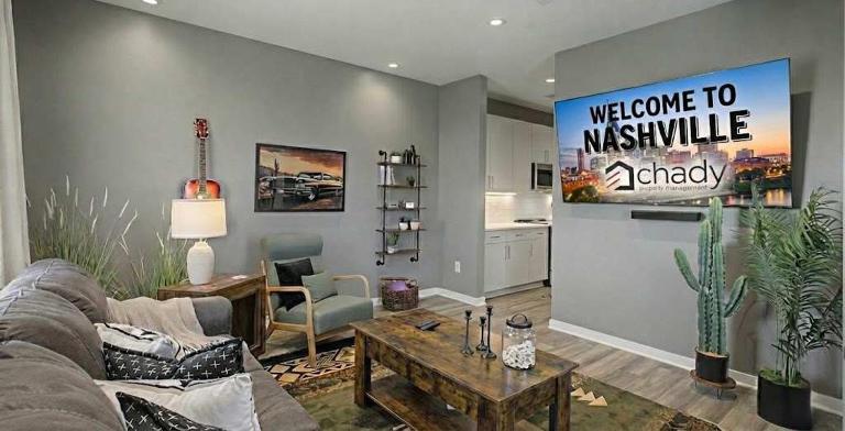 2BR Condo in Walkable Area & 5 mins to Broadway - Bed and Breakfast Nashville