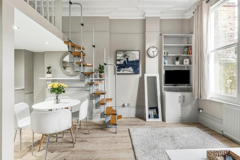 Well Appointed Garden Condo in Kensington Olympia - B&B London