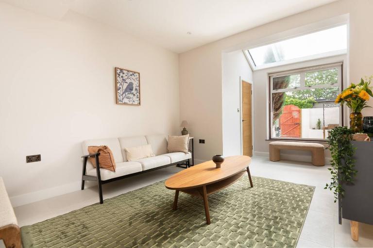 New, Modern House for 11 by Oxford Train Station - Chambres d'hôtes Oxford
