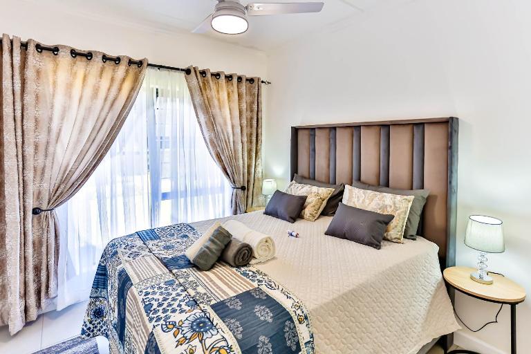 Stylish 2-Bed in Ballito Village - Full Amenities - Ferienwohnung Ballito