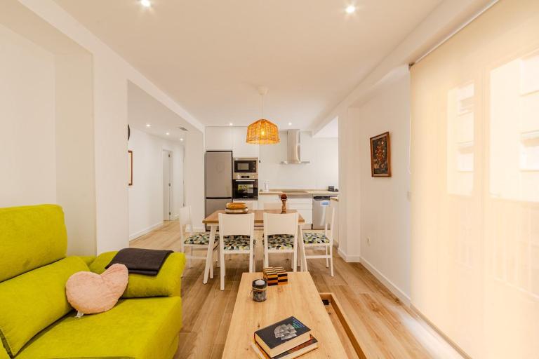 Downtown apartment a short walk from the beach by Domidai - B&B Santa Pola