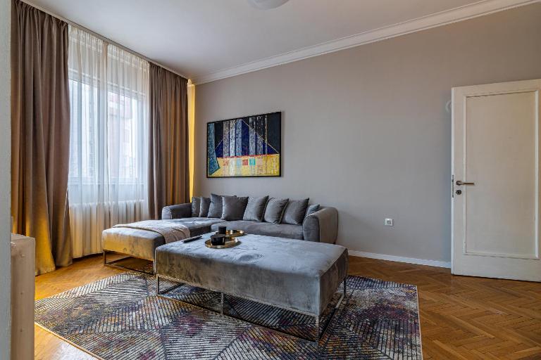 Grand Stamboliyski Retreat - Luxury 2BDR Apt & FREE PARKING - B&B Sofia