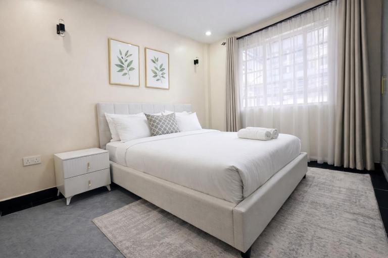 Naka Balcony Apartment with Amazing Lake View, GYM - B&B Nakuru