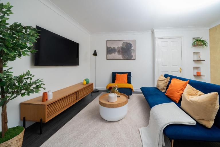 Duplex 2-Bed House with free Parking Near Greenwich O2 and city centre - Chambres d'hôtes Londres