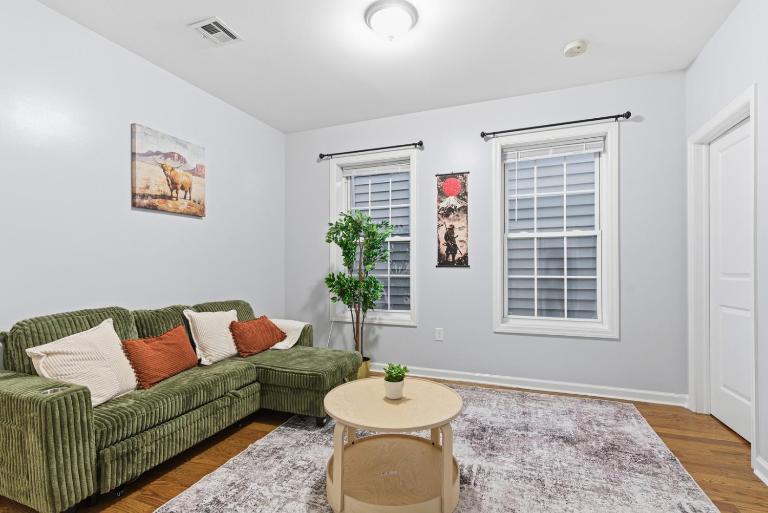 Cozy 2BR Apartment in Jersey City with Smart Lock - B&B Griggstown