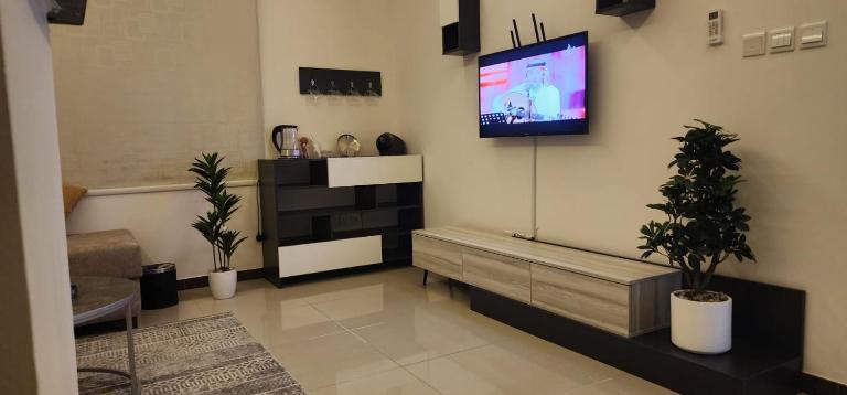 Nice Room Bedroom and Living Room - Bed and Breakfast Djedda