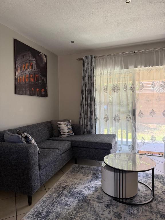 Awesome family home - B&B Midrand