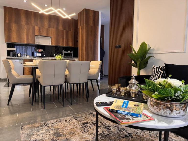 PAUSE HOUSE-Downtown-Front of Station-Airport Bus-FREE COUSCOUS Friday - Chambres d'hôtes Fès