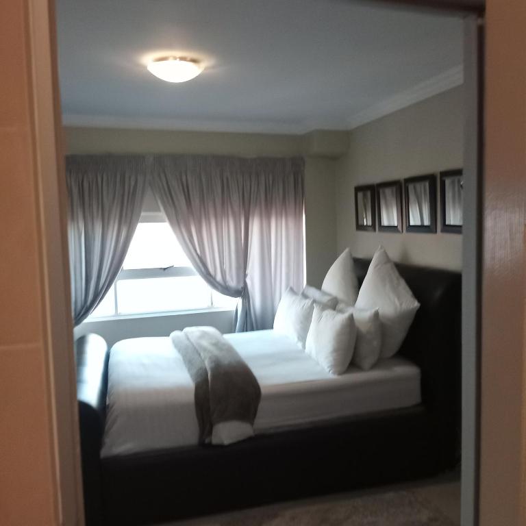 Kubheka Executive 3 Bedroom Apartment - Bed and Breakfast Johannesburg