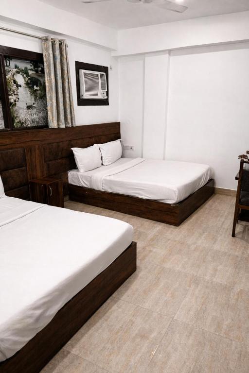 Raj Hotel - Chambres d'hôtes Jāmb