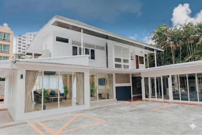 Stay Ekkamai - Private Pool villa, Central Bangkok - Chambres d'hôtes Bangkok