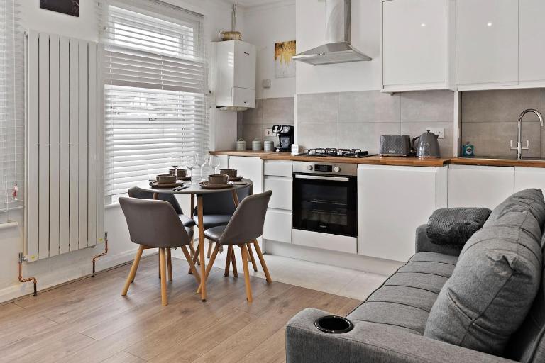 2 Bed Harrow Stay - Fast Links to Central London - Coffee machine - B&B Harrow
