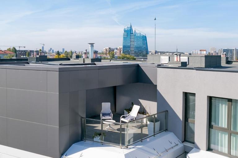 Sunny Penthouse with Mountain Views and 180 degrees Terrace - B&B Sofia