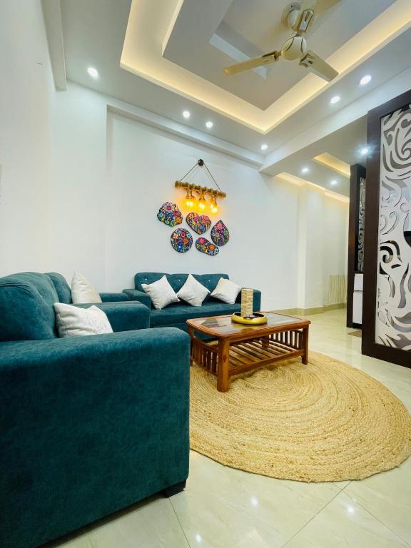 Modern 1BHK Near Chattarpur Farmhouses Kitchen - Chambres d'hôtes New Delhi