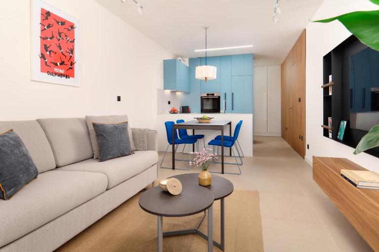 Urban Nook Design Apartments - Private Garage Parking - Chambres d'hôtes Split