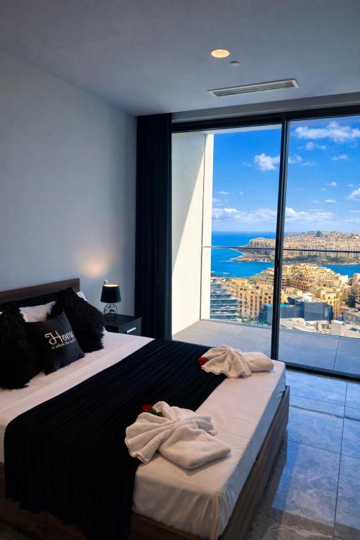 Whispering Waves at Mercury Tower with panoramic view , 2X pools and Gym - Bed and Breakfast Paceville