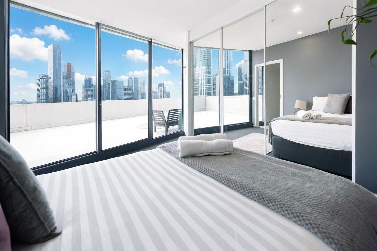 Flinders Street Penthouse With Panoramic Views - B&B Melbourne