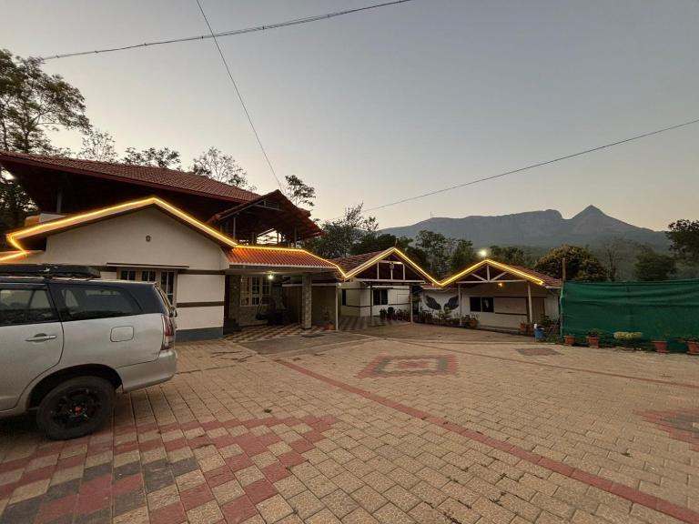New Hambala Homestay - B&B Attigundi