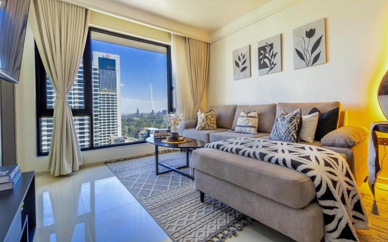 23rd Floor Skyline Views, Pool, 65 inch TV, Near GTC - B&B Nairobi