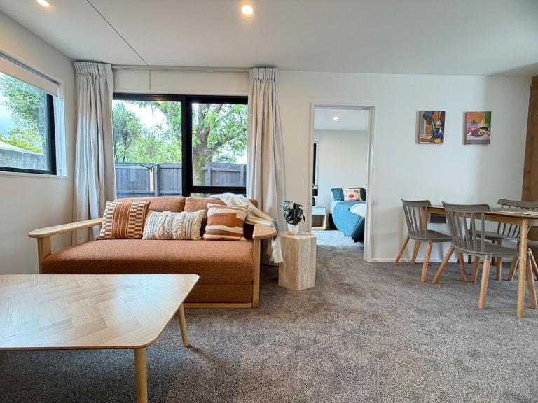 Luxury 3-Bed 3-Bath Home Near CBD and Garage - B&B Christchurch