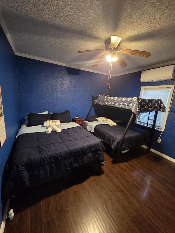 Entire Front House in Los Angeles - Bed and Breakfast Los Angeles