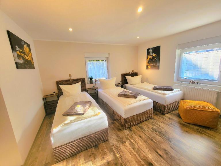 CJS Apartments - Chill or Drive am Nürburgring, new Box Spring Beds, new furniture, free Parking, WLan, TV-Streaming, Quiet Location - Ferienwohnung Rodder