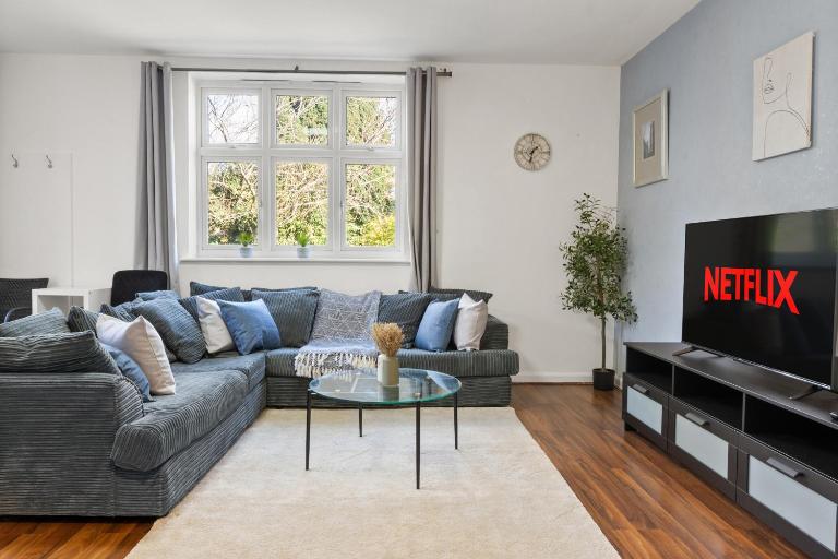 Spacious 2 Bed Apartment Watford Free Parking Sleeps 6 - B&B Watford