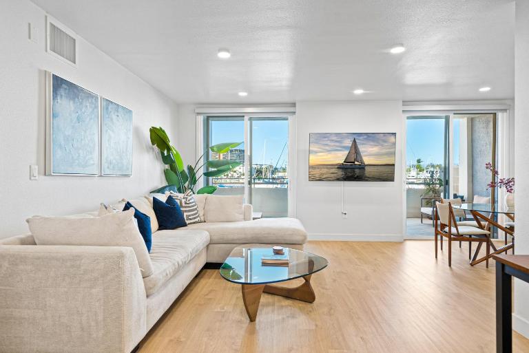 Urban Tide - A Designer Escape Overlooking the Docks - B&B Los Angeles