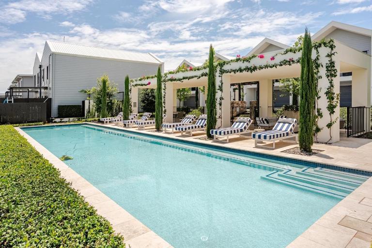 New 3-Bedroom Terrace Home, Resort-style Pool - Ferienwohnung Wakool