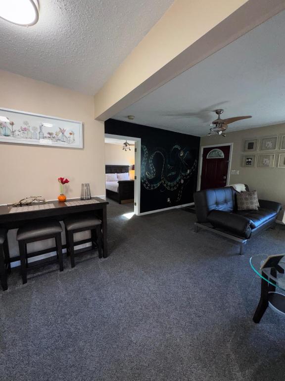 Private Quiet Guest House Near UNC Charlotte - B&B Charlotte