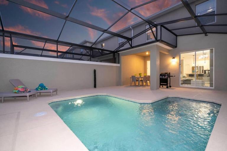 Marvelous 4Bd w Pool Close to Disney at Storey Lake 2629 - Chambres d'hôtes Kissimmee