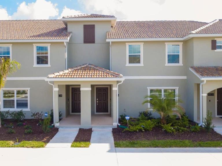 Gorgeous 4 Bedroom w/ Pool Close to Disney 4836 - Chambres d'hôtes Kissimmee