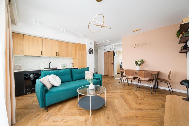 Siekierki Malachite Apartment by BookingHost - B&B Varsavia