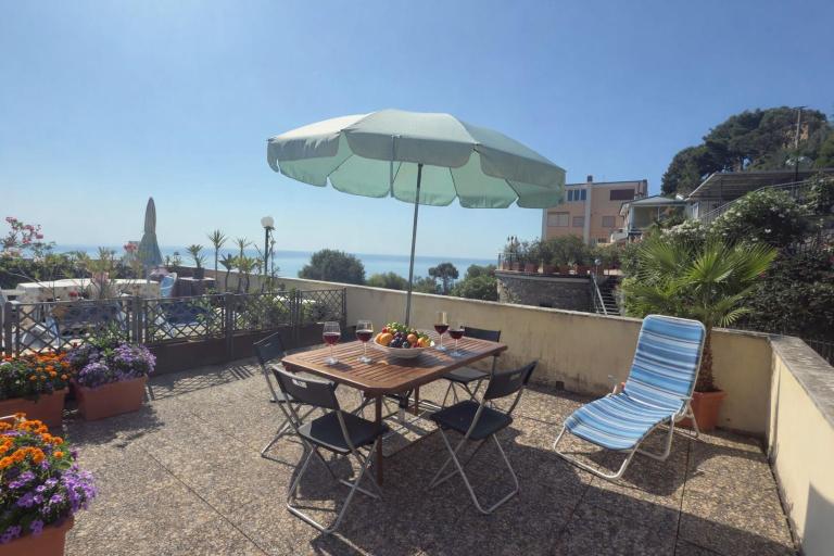Attico Vista Mare con terrazza e posto auto - B&B Cervo