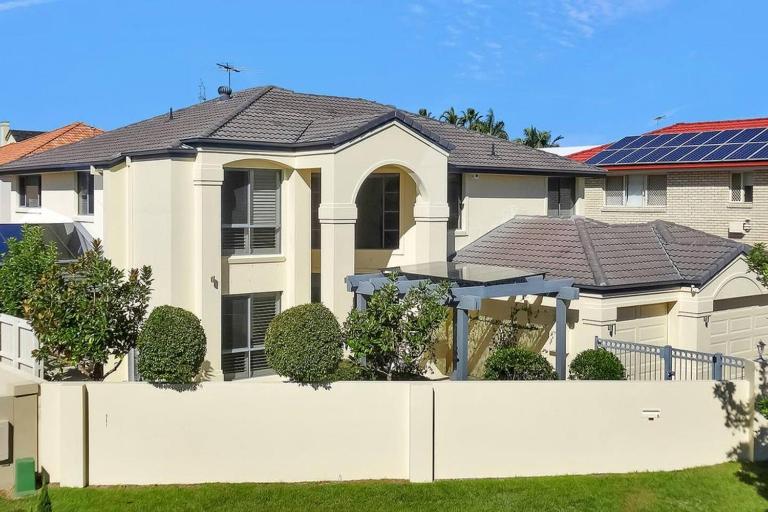 5BR Prestige Suburban Manor - Near Shops & Eats - B&B Brisbane