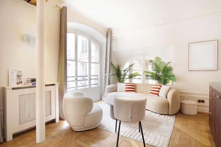 Pick A Flat's Apartements with services in Louvre - Rue des Halles - B&B Parigi