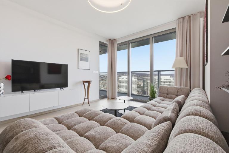 Eurovea Tower Apartment 33rd floor free Parking - Ferienwohnung Bratislava