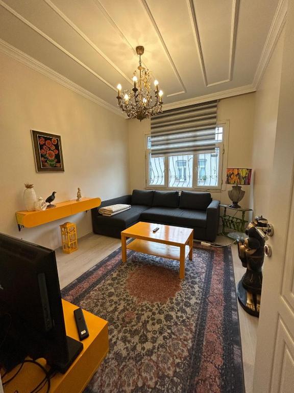 Bohemian Antique House in Colorful Balat - B&B Istanbul