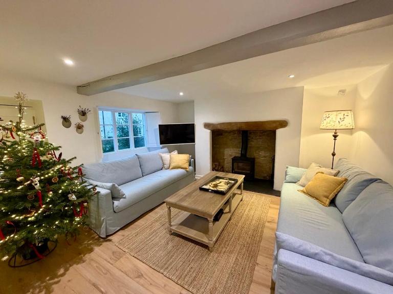 Stunning, Cosy Cotswolds House & Beautiful Garden - Chambres d'hôtes Cirencester