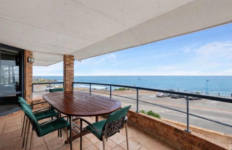 NEW! Beachfront Holiday Home - B&B Perth